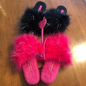 NWOT Betsey Johnson Faux Fur Slippers